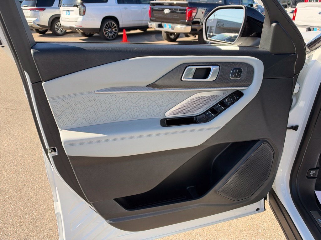 2025 Ford Explorer Platinum