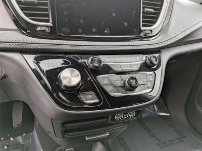 2025 Chrysler Pacifica Hybrid Select