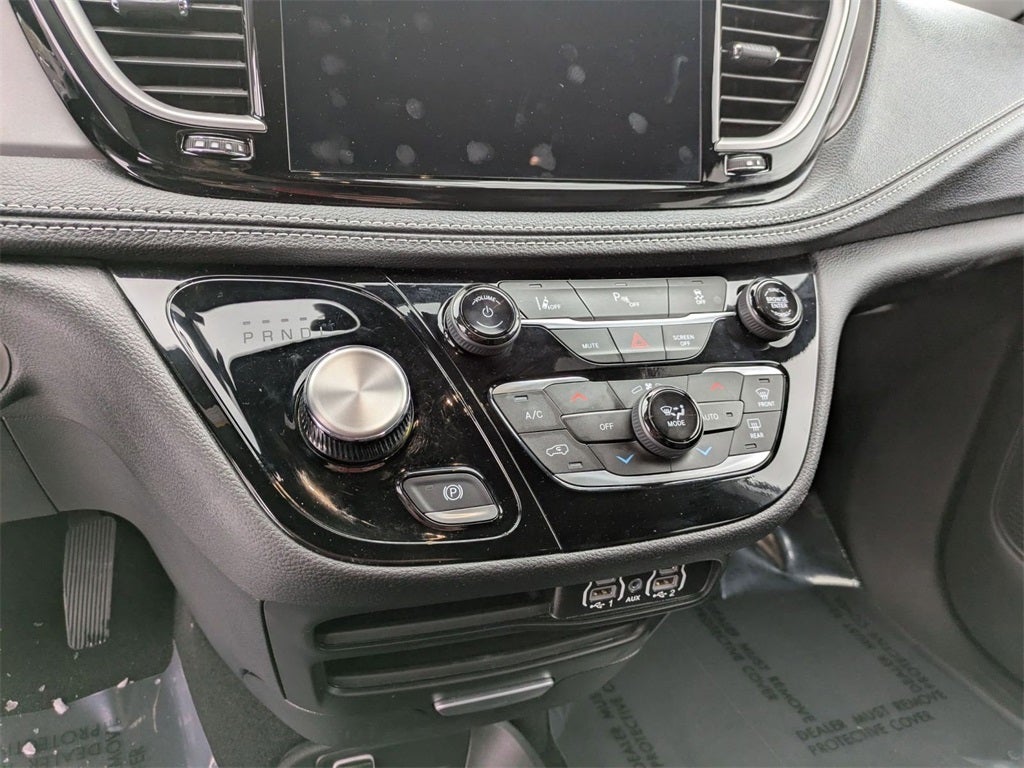 2025 Chrysler Pacifica Hybrid Select