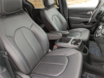 2025 Chrysler Pacifica Hybrid Select