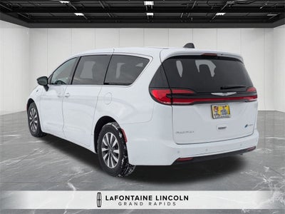 2025 Chrysler Pacifica Hybrid Select