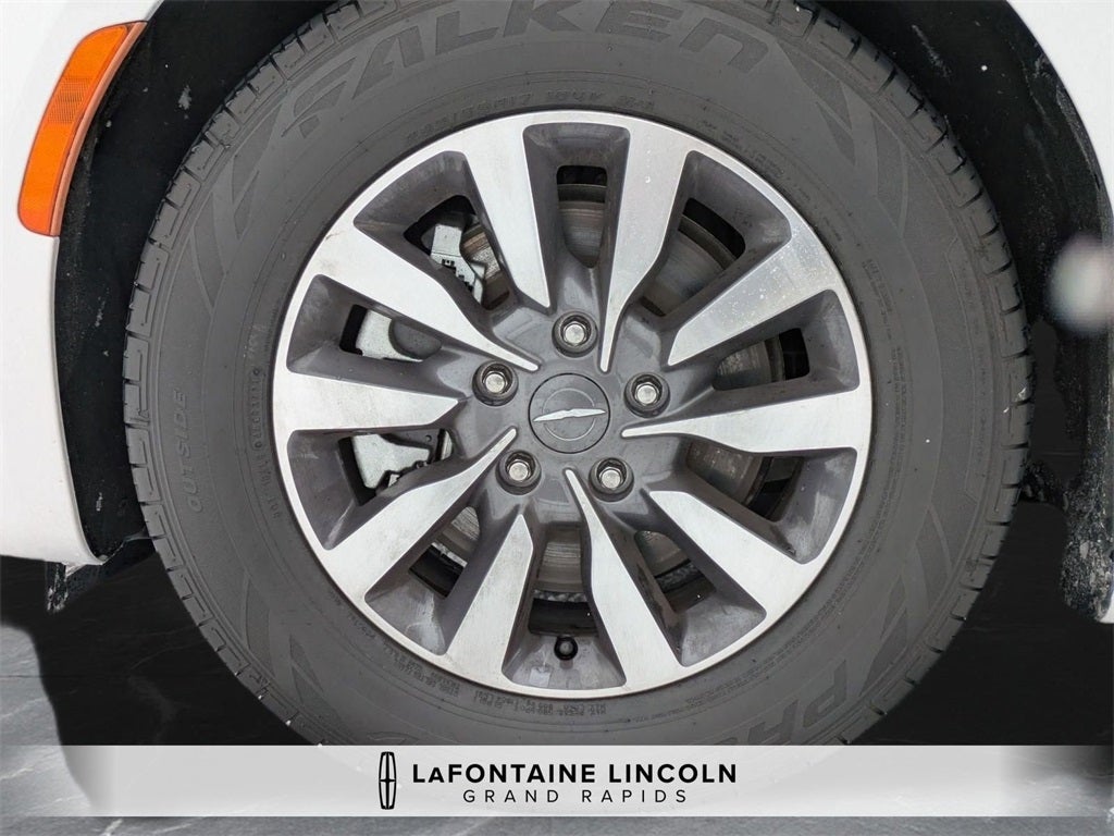 2025 Chrysler Pacifica Hybrid Select