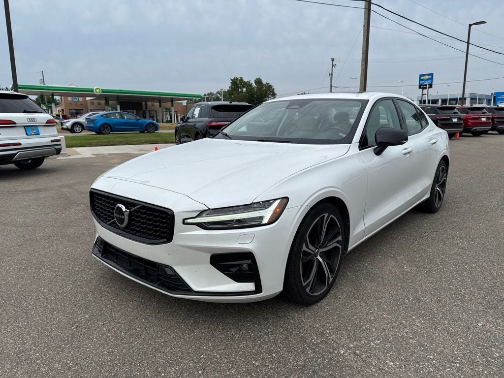 2024 Volvo S60 B5 Core Dark Theme