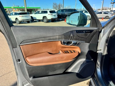 2020 Volvo XC90 T6 Momentum