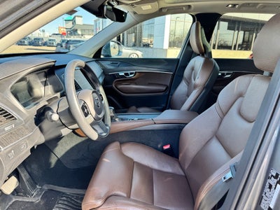 2020 Volvo XC90 T6 Momentum