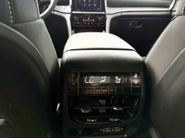 2024 Jeep Grand Cherokee L Laredo 4x4