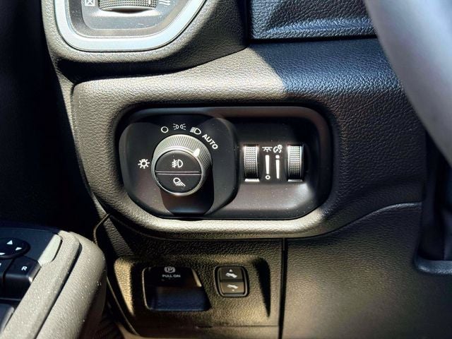 2025 RAM 1500 Big Horn Crew Cab 4x4 5'7' Box