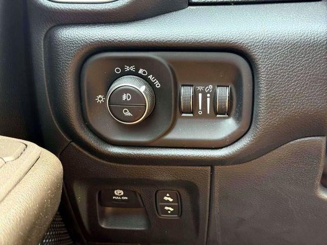 2025 RAM 1500 Big Horn Crew Cab 4x4 5'7' Box