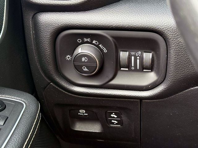 2021 RAM 1500 Laramie Crew Cab 4x4 5'7' Box