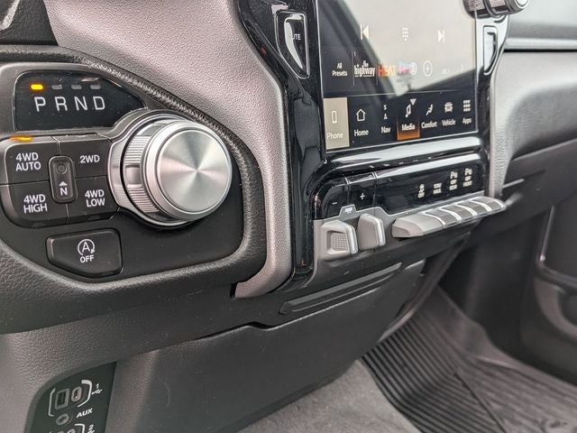 2024 RAM 1500 Laramie Crew Cab 4x4 5'7' Box