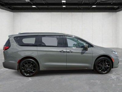 2022 Chrysler Pacifica Touring L AWD