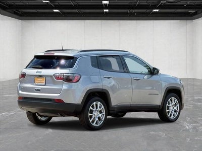 2024 Jeep Compass Latitude Lux FWD