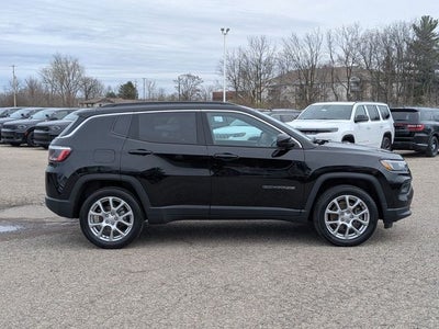 2023 Jeep Compass Latitude Lux FWD