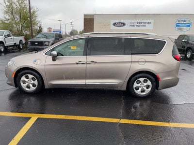 2017 Chrysler Pacifica Hybrid Platinum