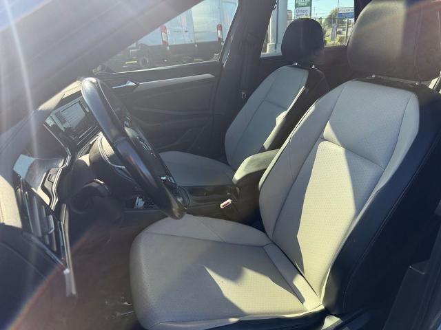 2019 Volkswagen Jetta R-Line
