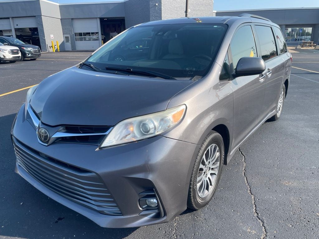2018 Toyota Sienna XLE 8 Passenger