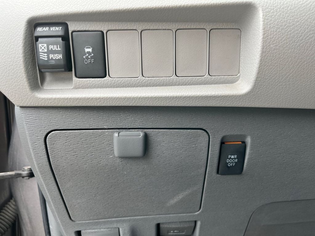 2018 Toyota Sienna XLE 8 Passenger
