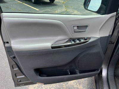 2018 Toyota Sienna XLE 8 Passenger
