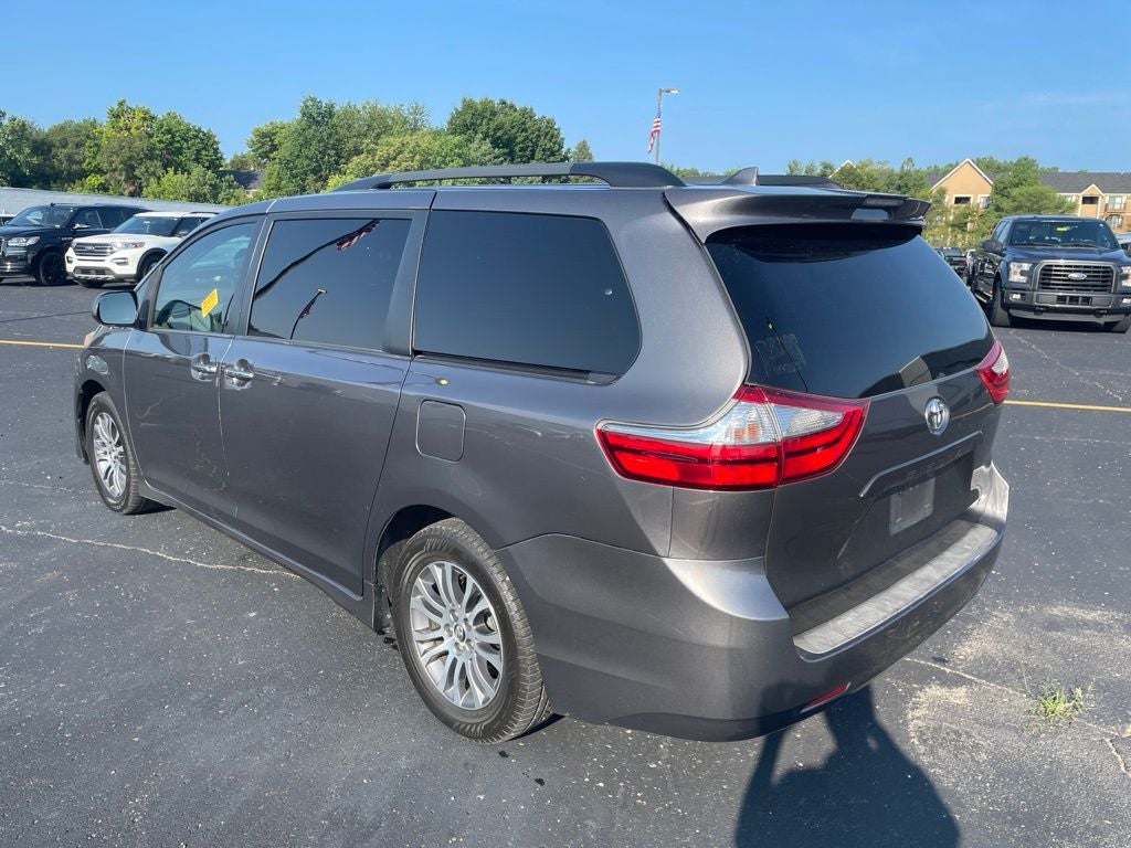 2018 Toyota Sienna XLE 8 Passenger