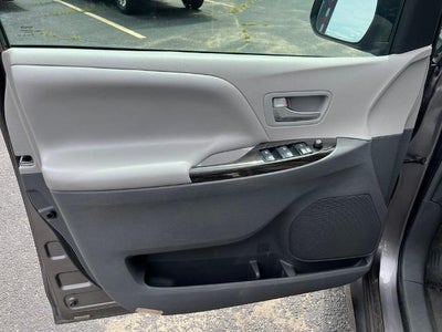 2018 Toyota Sienna XLE 8 Passenger