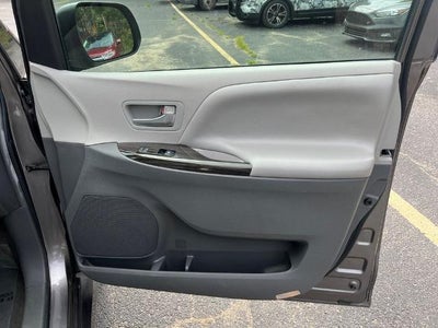 2018 Toyota Sienna XLE 8 Passenger