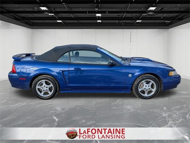 2004 Ford Mustang V6 Deluxe