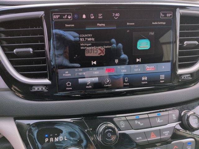 2023 Chrysler Pacifica Touring L