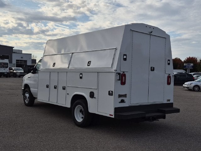 2027 Ford E-450SD Base ENCLOSED SERVICE BODY