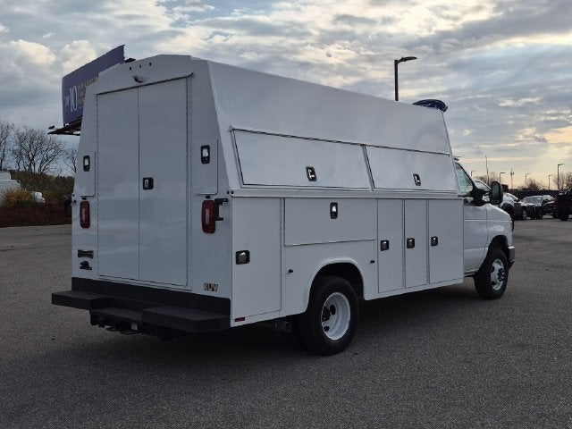 2027 Ford E-450SD Base ENCLOSED SERVICE BODY