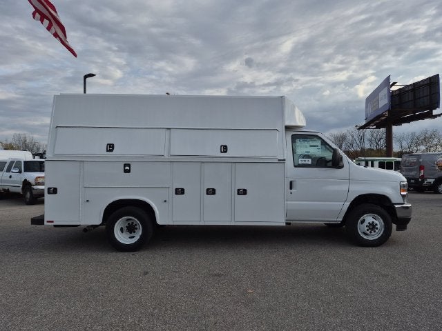 2027 Ford E-450SD Base ENCLOSED SERVICE BODY