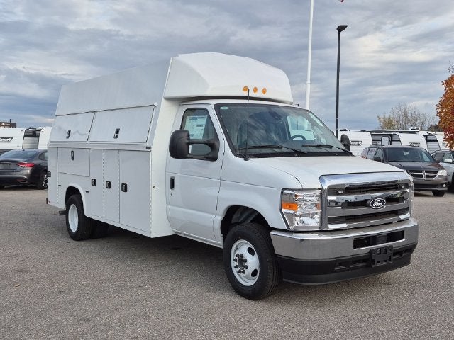 2027 Ford E-450SD Base ENCLOSED SERVICE BODY