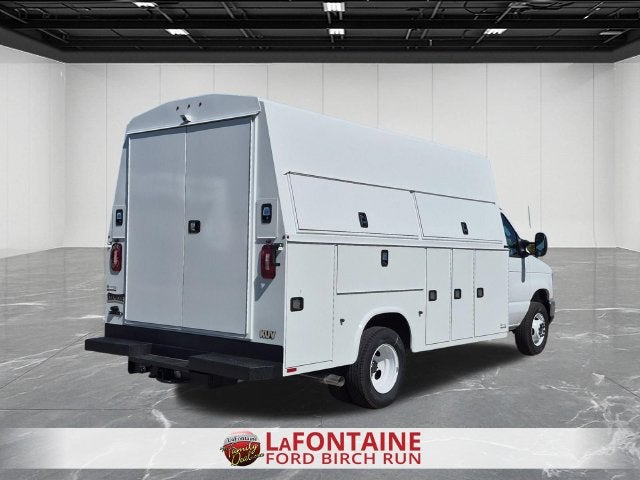2027 Ford E-450SD Base