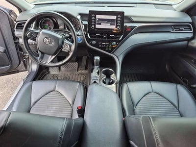 2022 Toyota Camry SE Hybrid