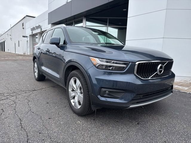 2021 Volvo XC40 T5 Momentum